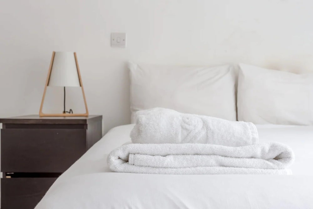 Фото Spacious 1 Bed Apartment Near Shoreditch Park