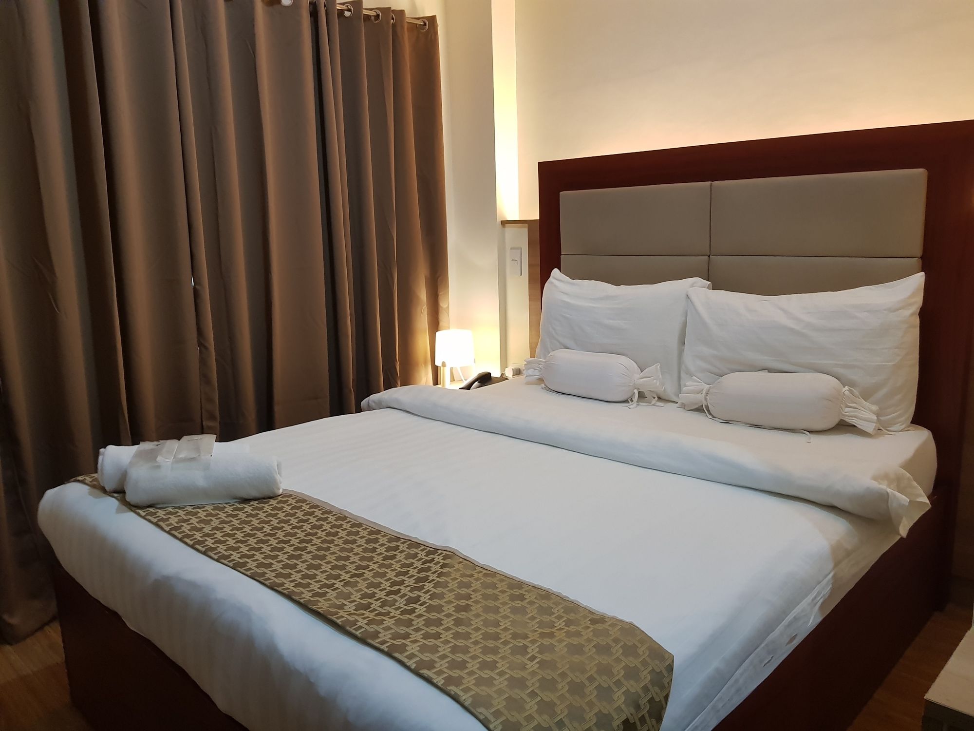 Фото Sleep and Stay Hotel