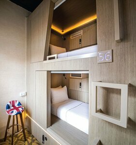 Гостиница CUBE Boutique Capsule Hotel in Kampong Glam