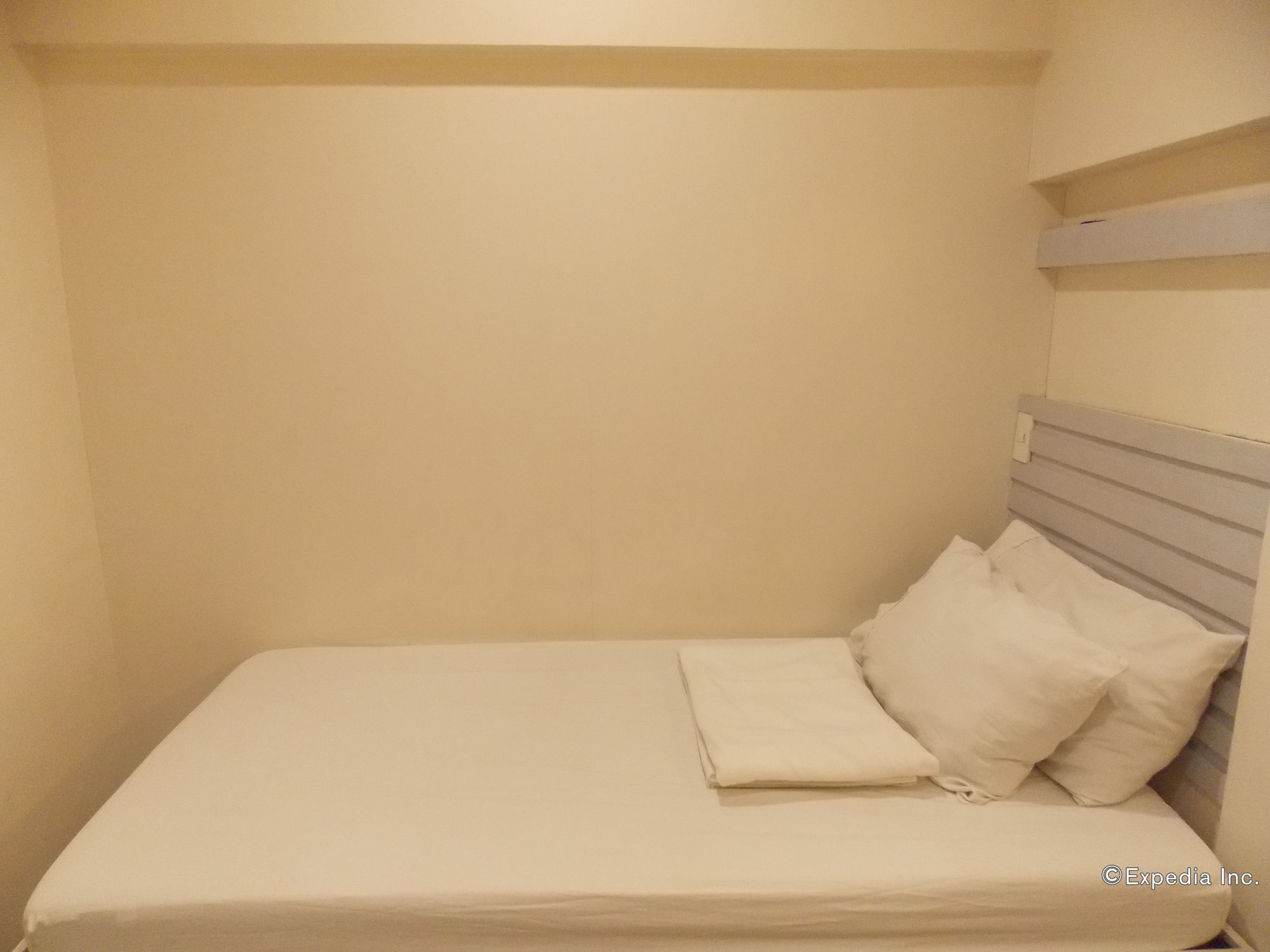 Фото Hometown Hotel Bacolod - Lacson