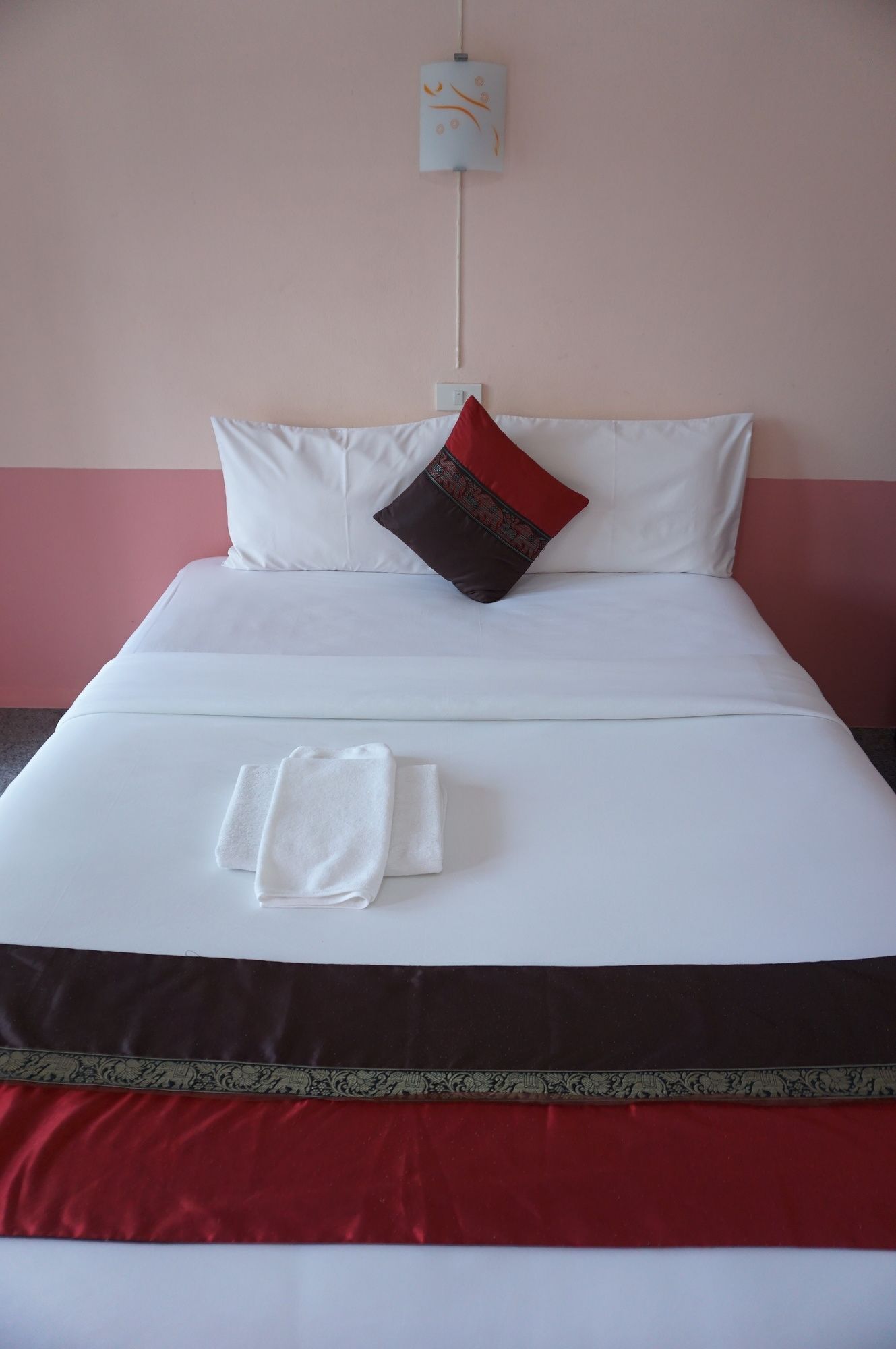 Фото B and B Hotel