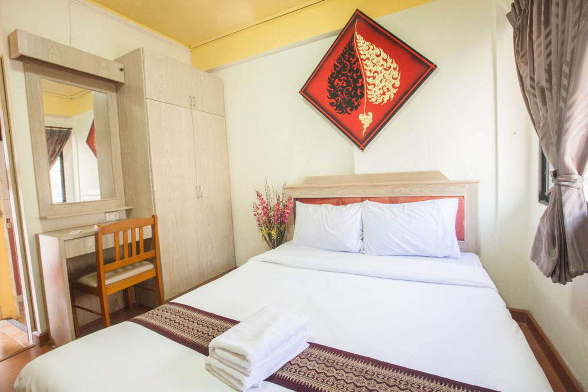 Фото Home Place Hotel