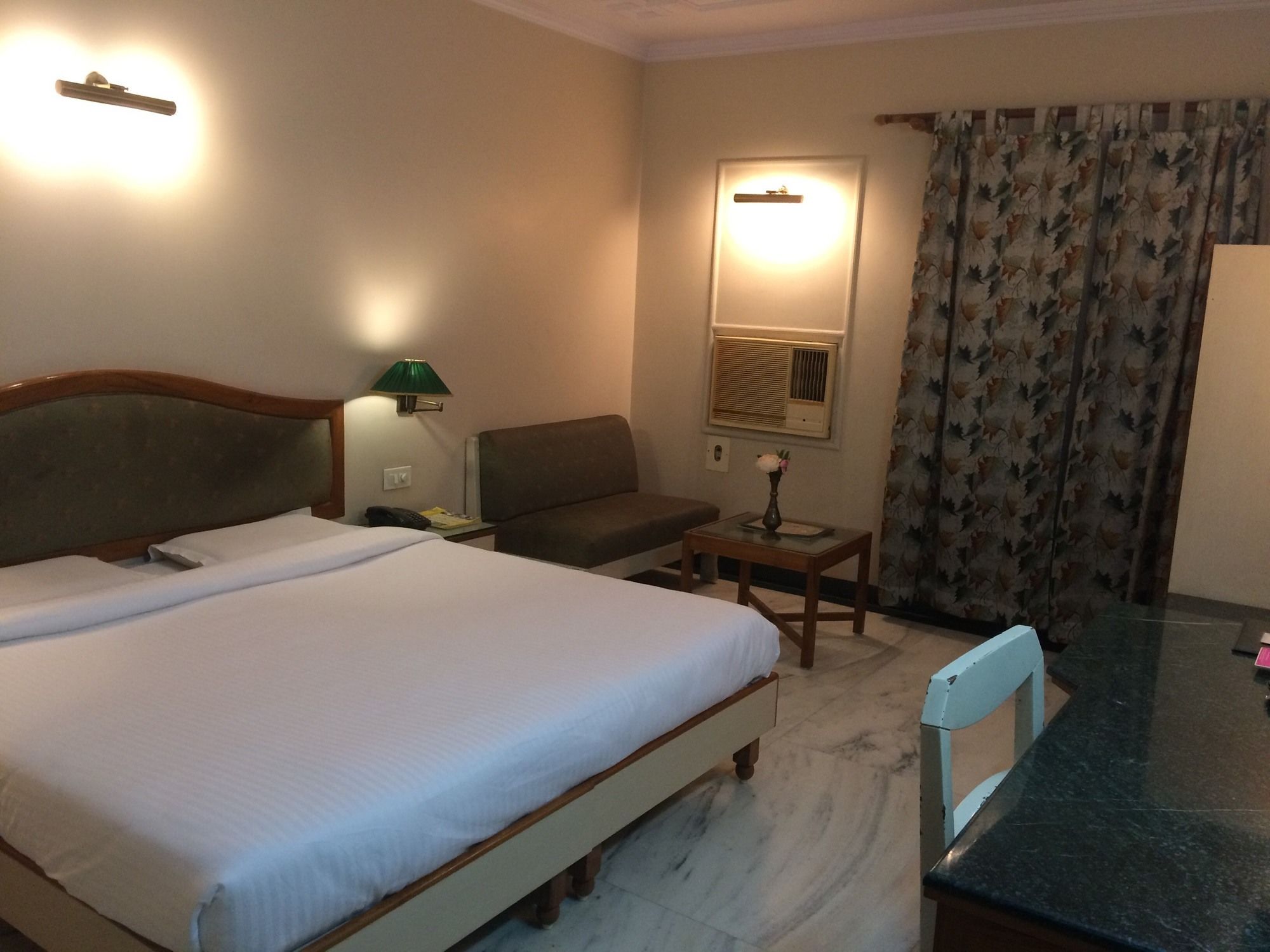 Фото Lmb Hotel