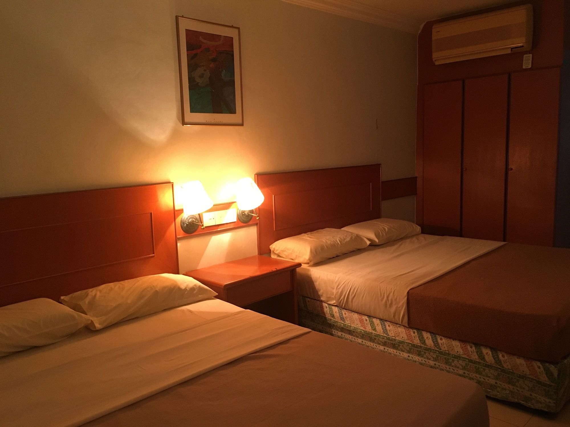 Фото Oyo 764 Hotel Famous Inn