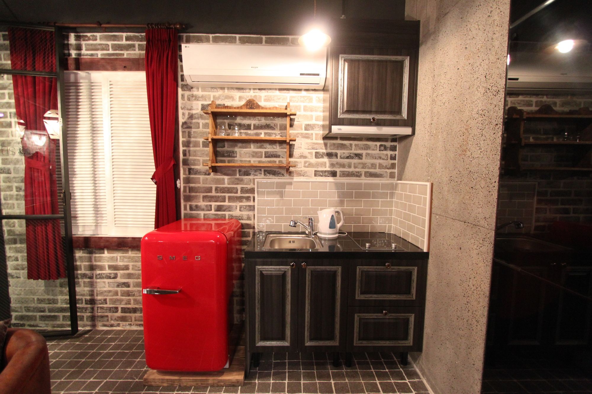 Фото February Hotel Hwanggeum