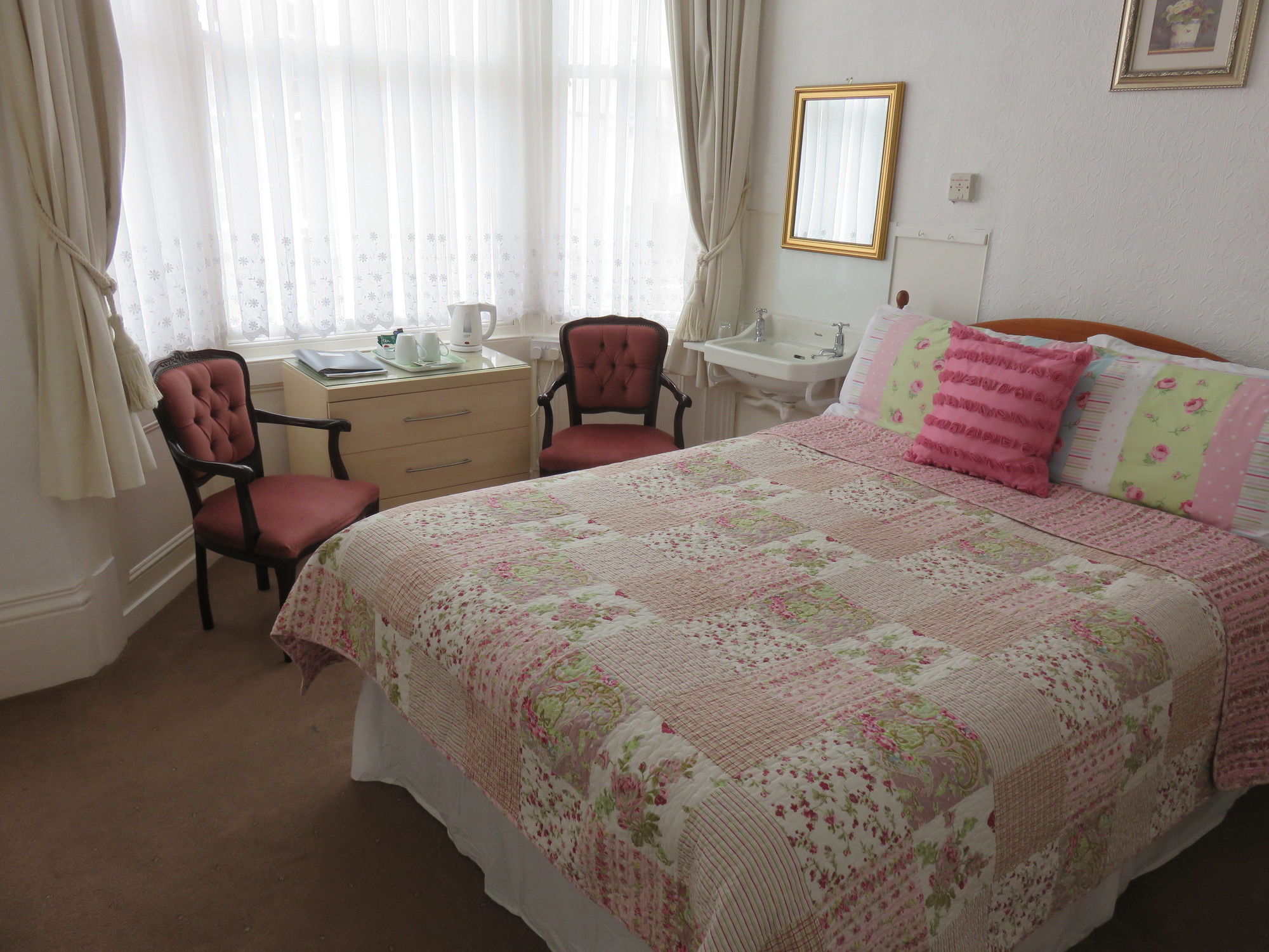 Фото Ainsley Court Guest House