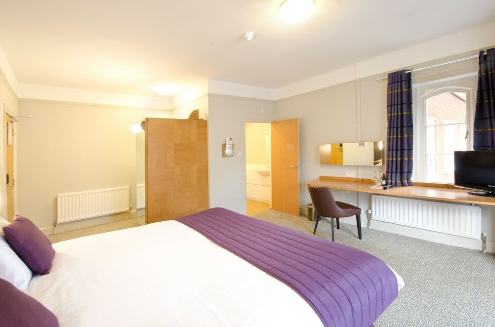 Фото Corner House Hotel