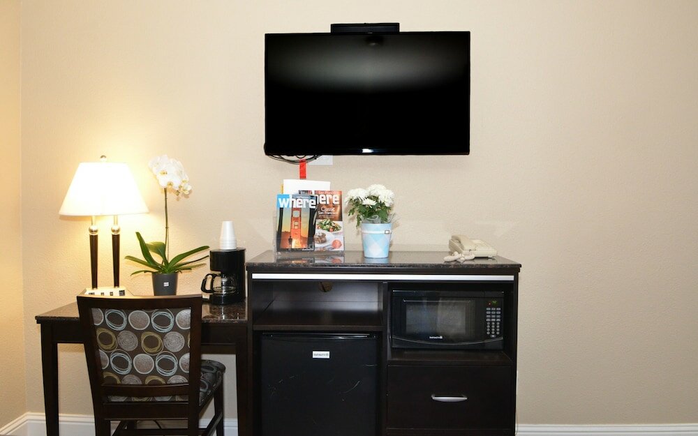 Фото Executive Inn Hotel