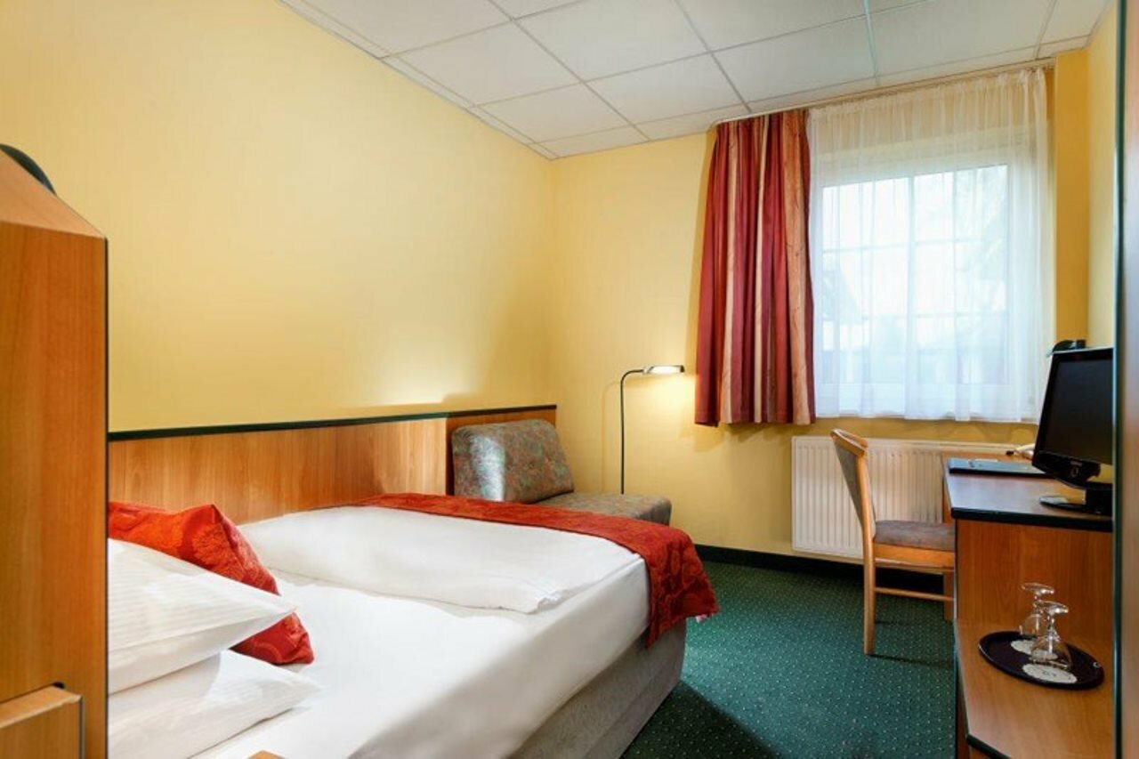 Фото Hotel Landhaus Dierkow