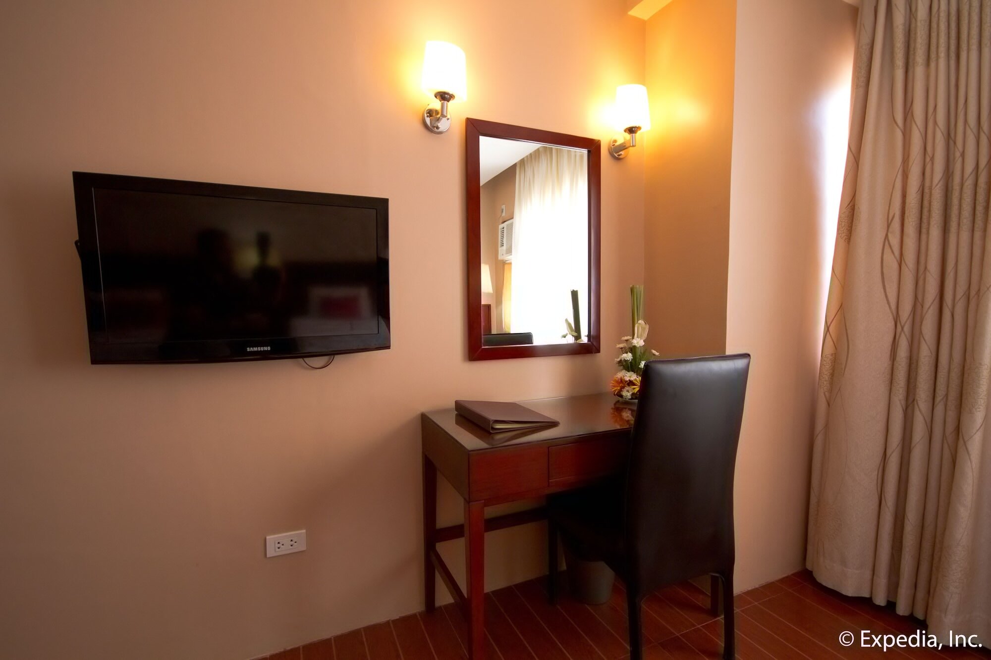 Фото Allure Hotel & Suites