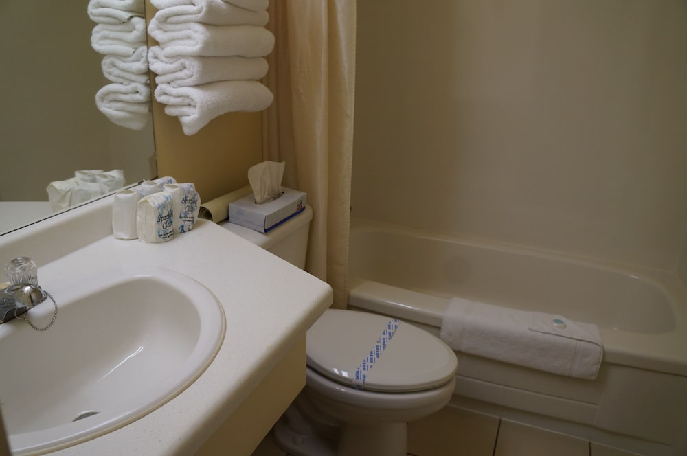 Фото Westward Inn & Suites