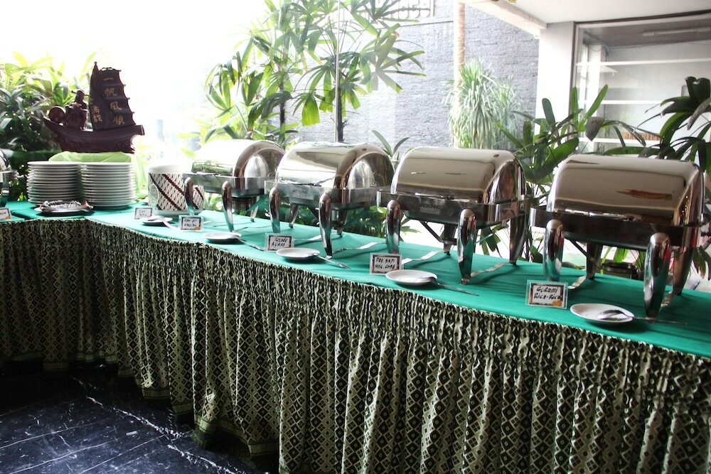 Фото New Grand Park Hotel