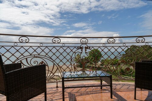 Гостиница Грейс Фаорс в Гудауте