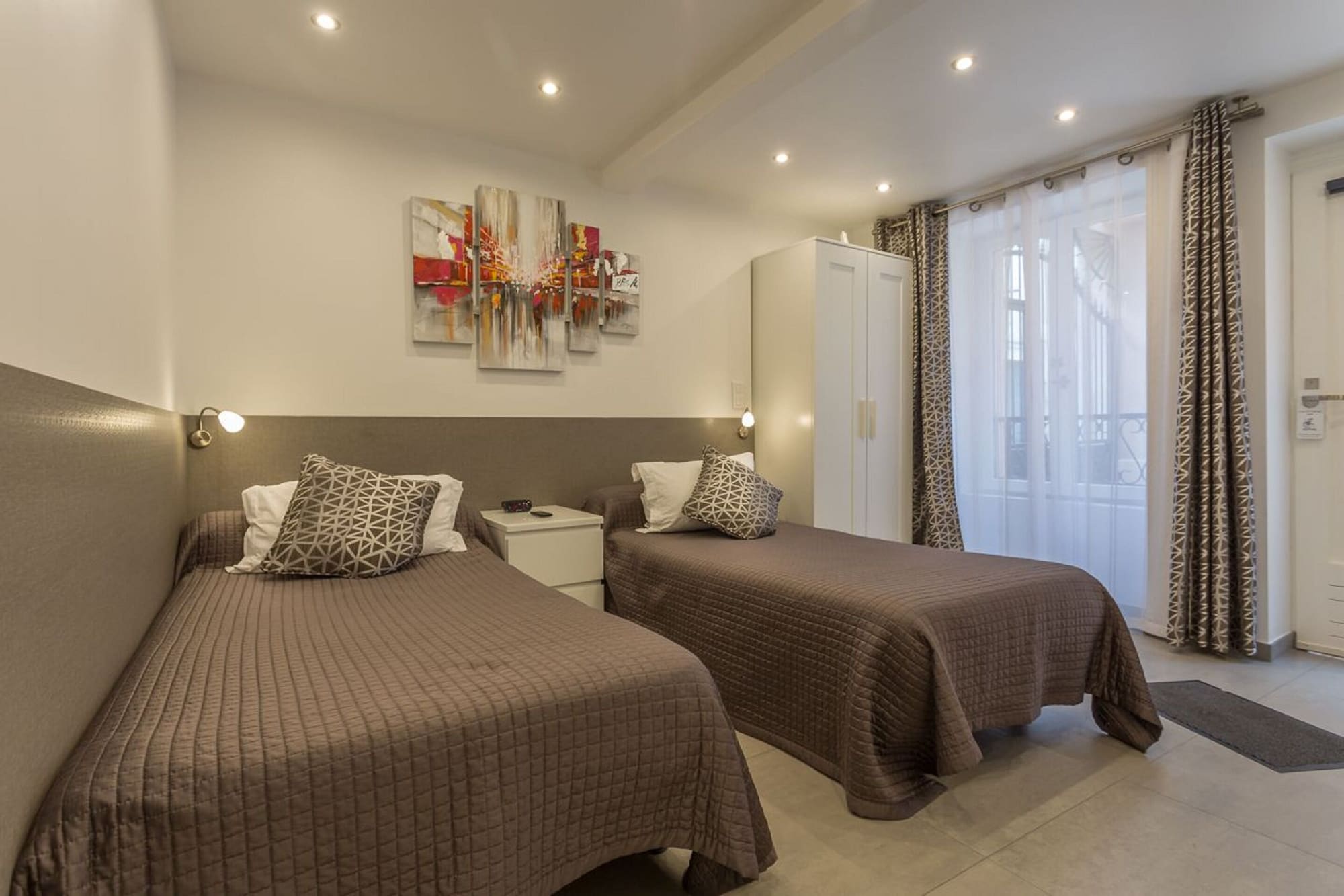 Фото H& xF4; tel de L'Horloge