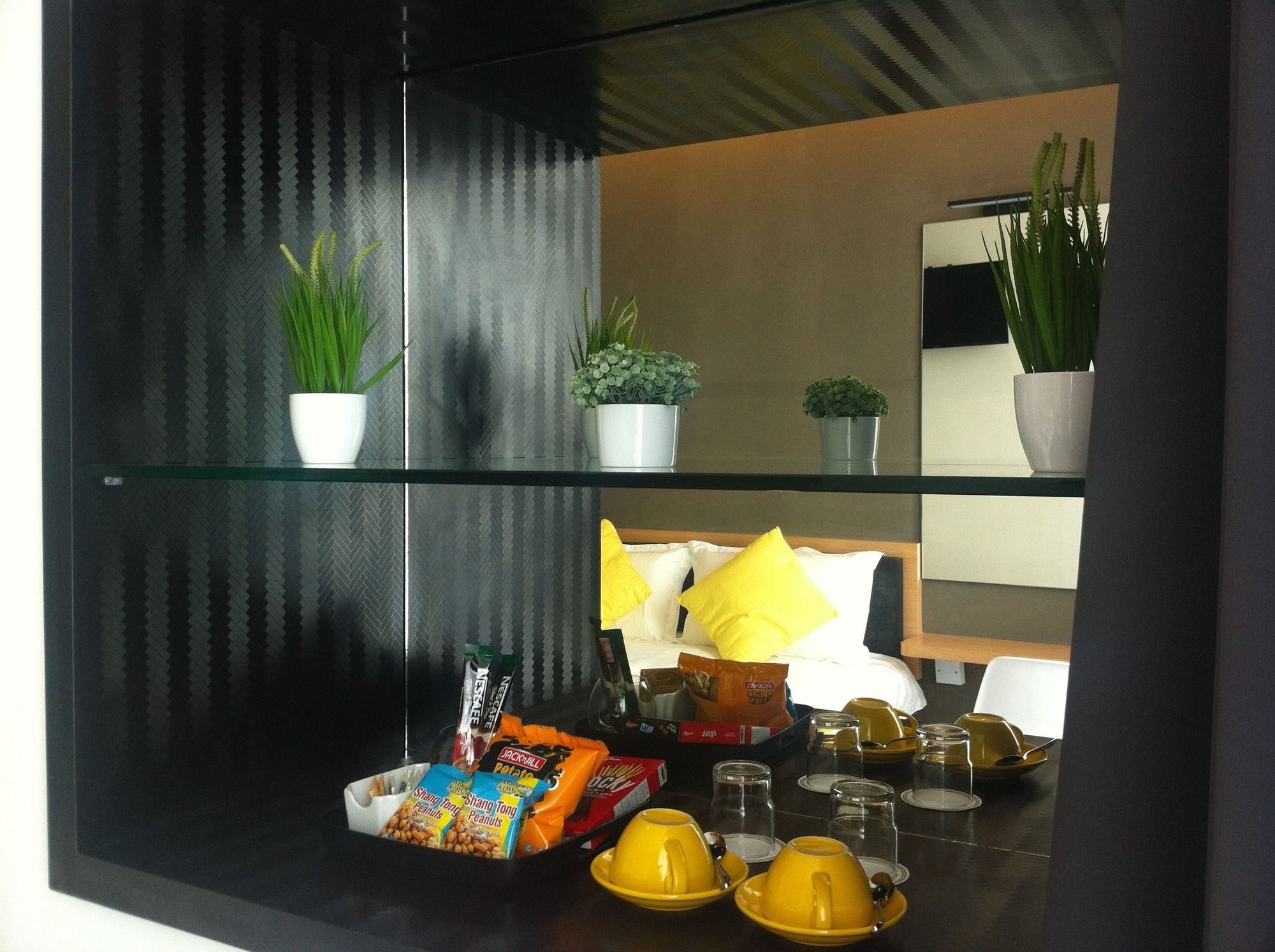 Фото B Street Hotel