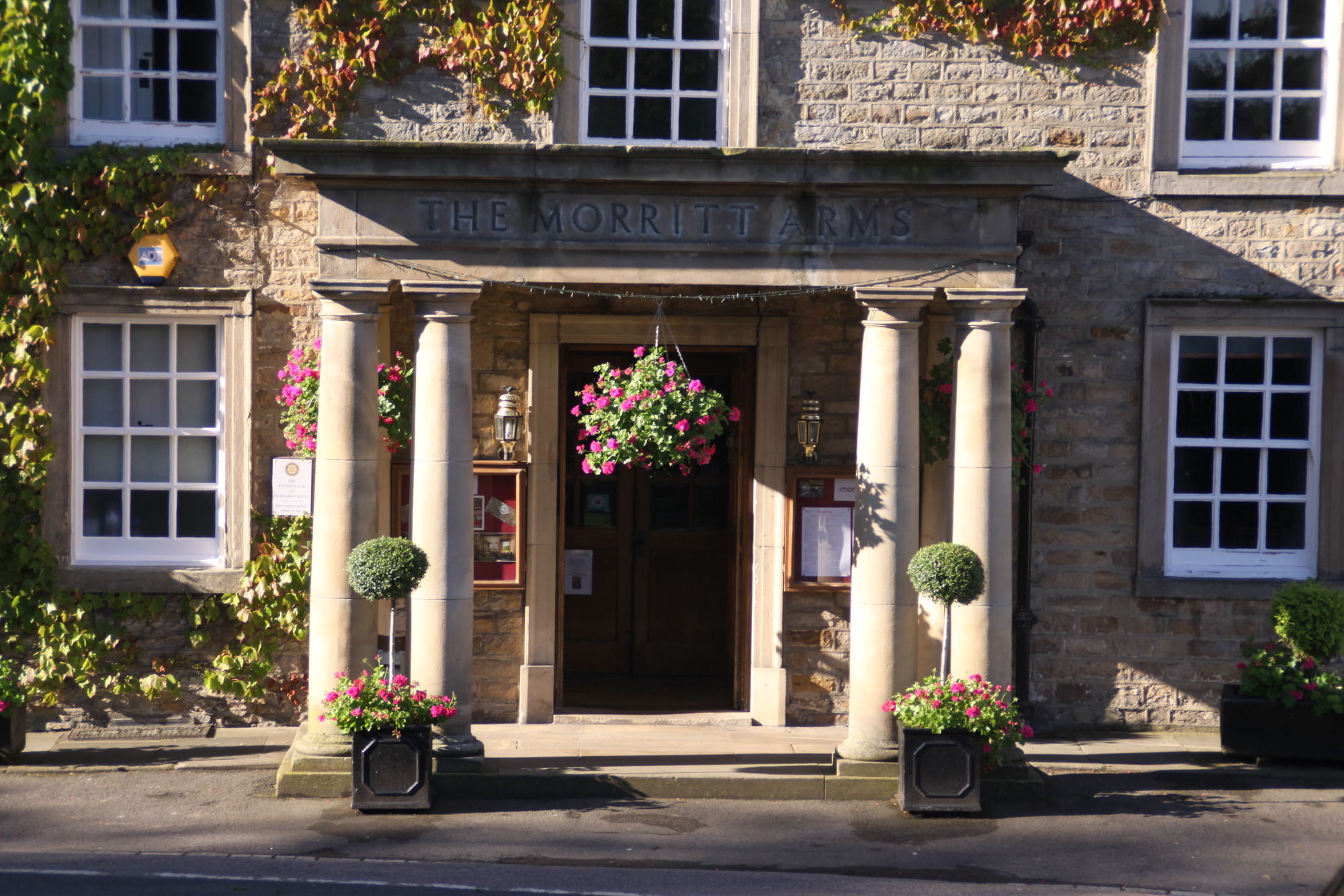 Фото отеля 2