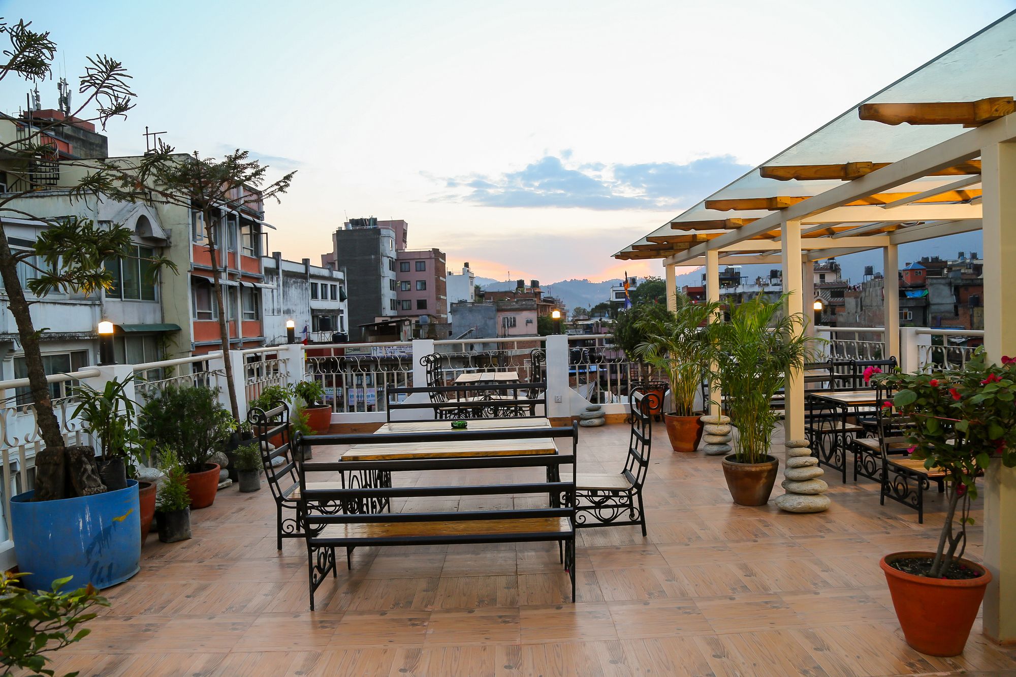 Фото Hotel Himalayan Oasis