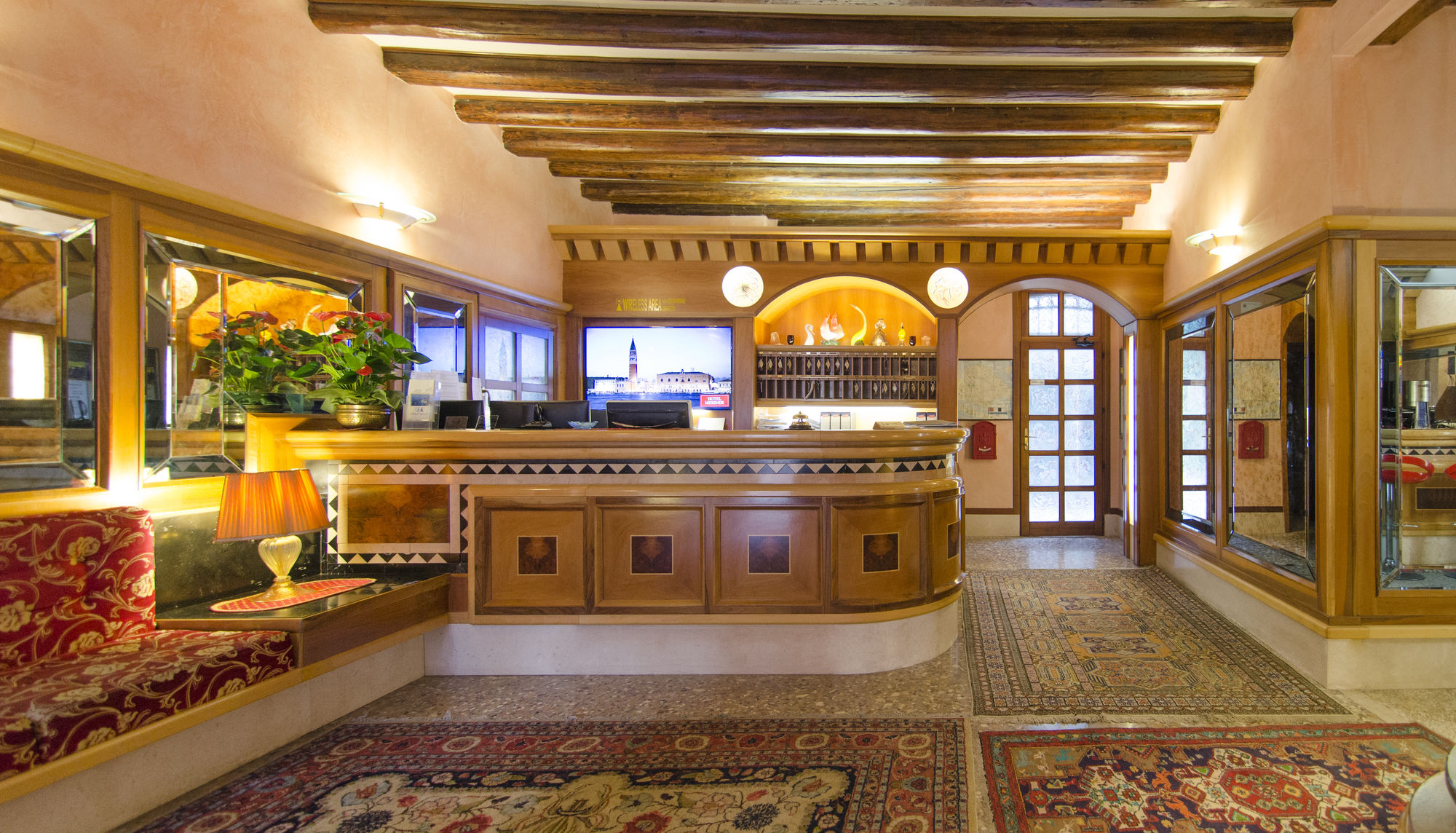 Фото отеля 2