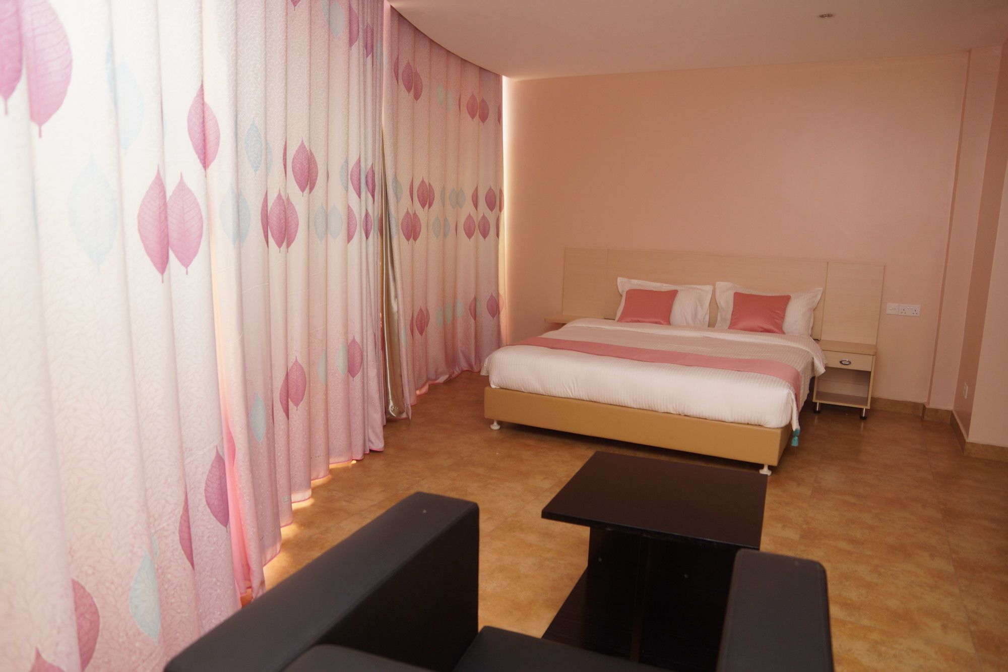 Фото Là Ponye Hotel Apartment