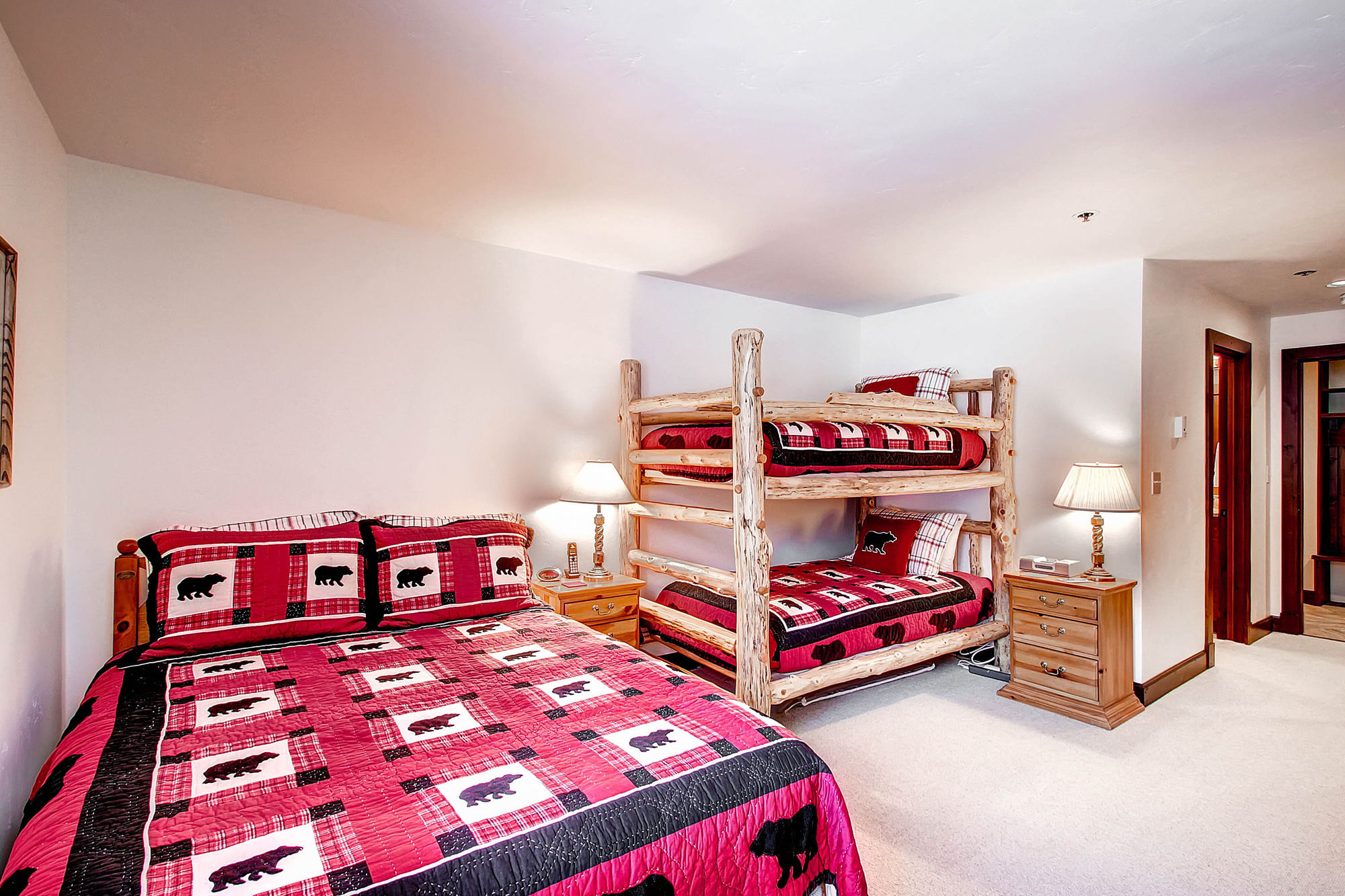 Фото Kiva Lodge by East West Hospitality