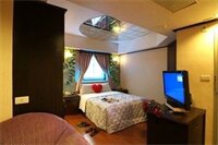 Фото The Young Hotel