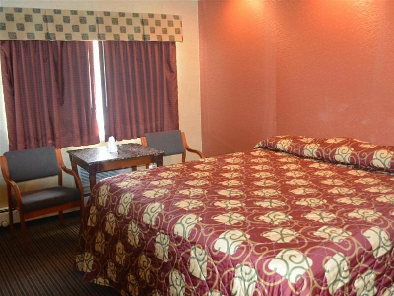 Фото Travelodge by Wyndham Avenel Woodbridge