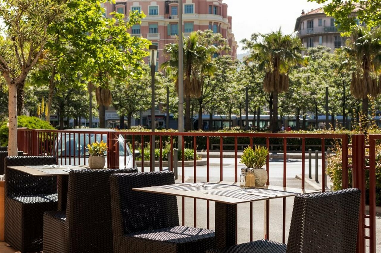 Фото Hotel NH Nice