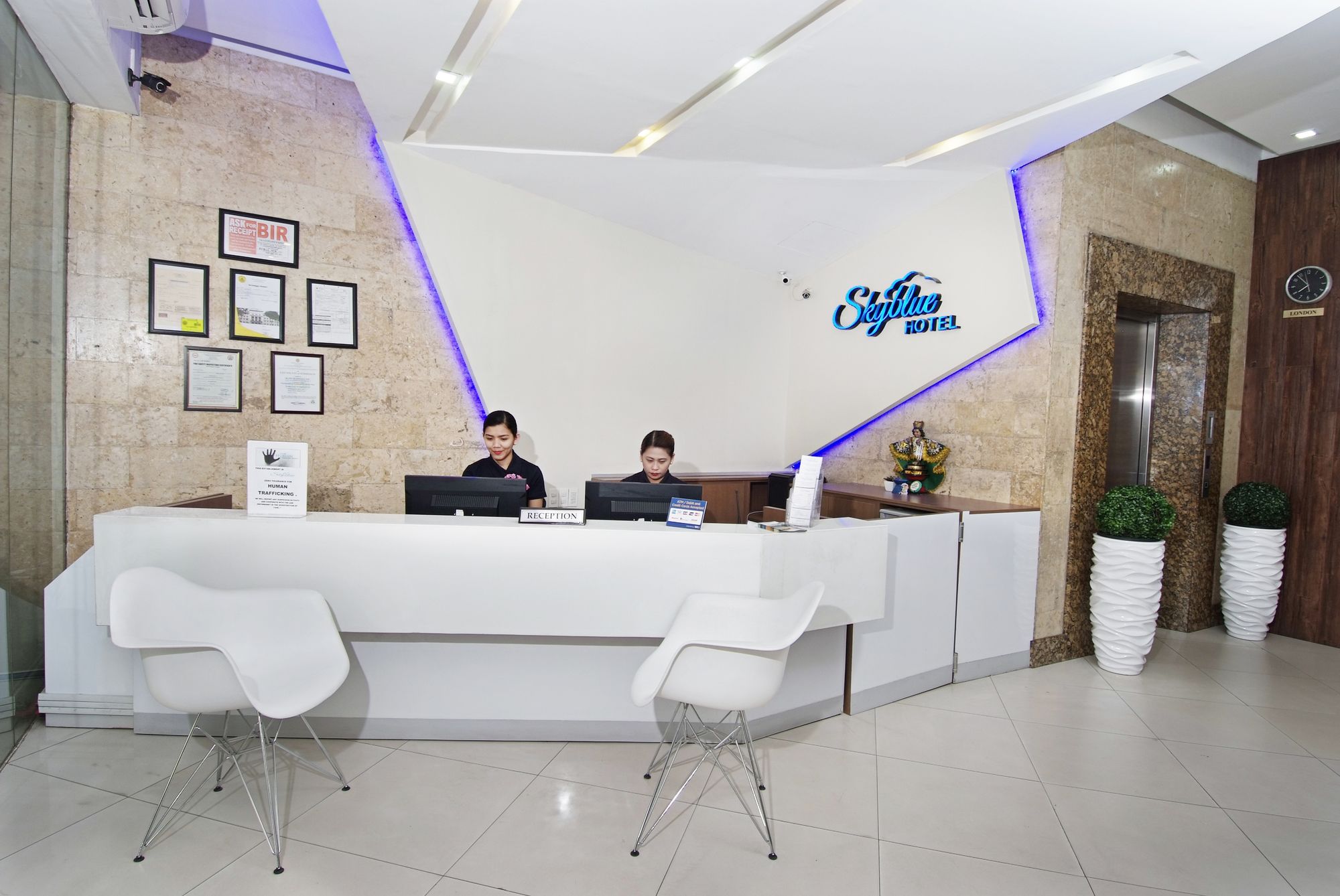 Фото Skyblue Hotel