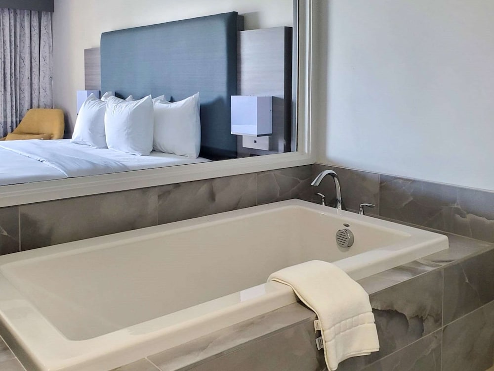 Фото Hourglass Hotel, Ascend Hotel Collection