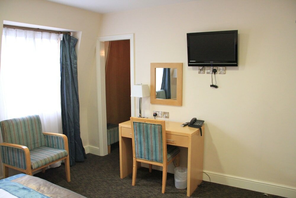 Фото Cromwell International Hotel