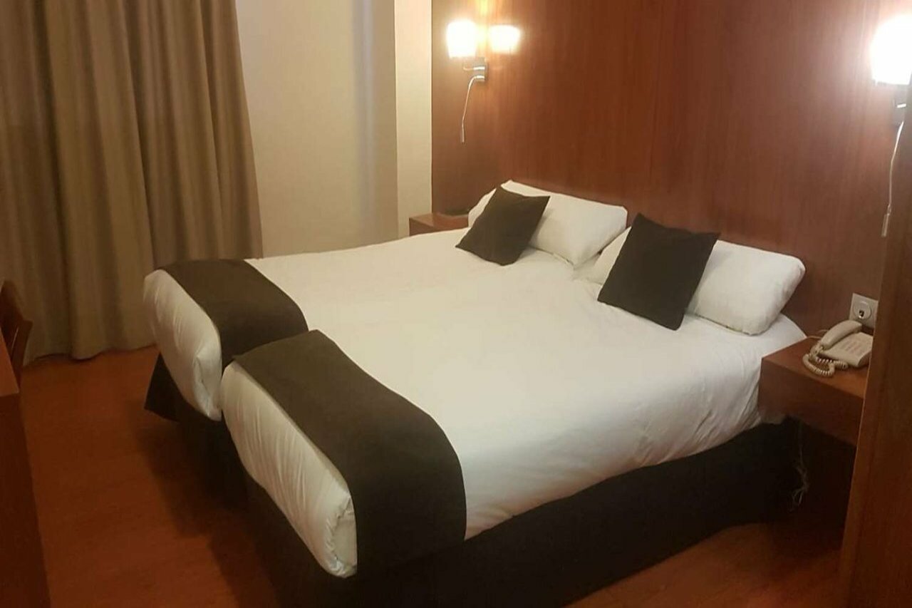 Фото Hotel Sercotel Familia Conde