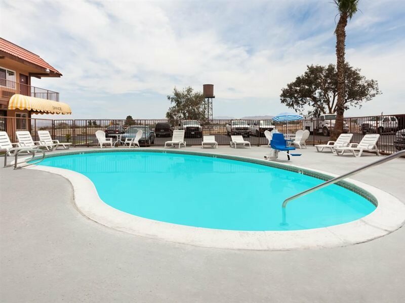 Фото Days Inn by Wyndham Barstow