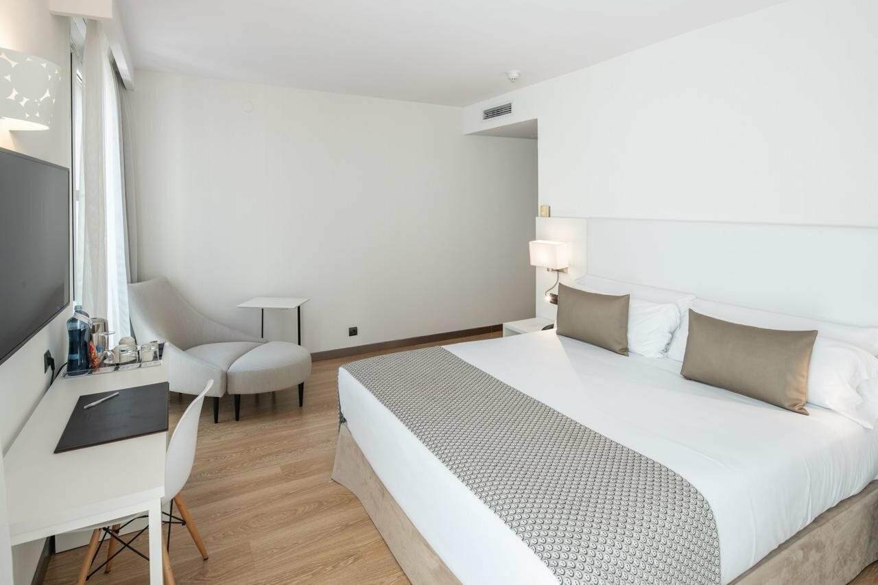 Фото Catalonia Bristol