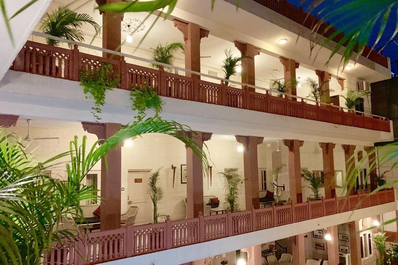 Фото Suryaa Villa - A City Centre Hotel