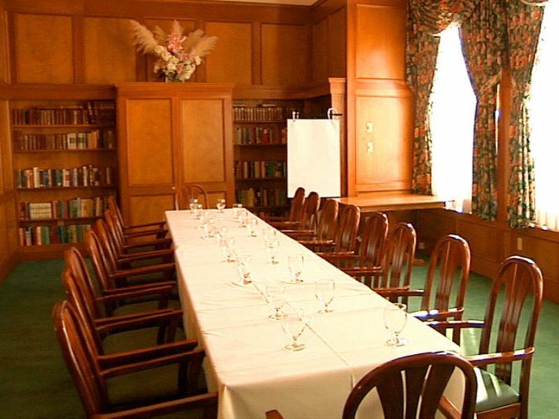 Фото Huntingdon Manor Hotel