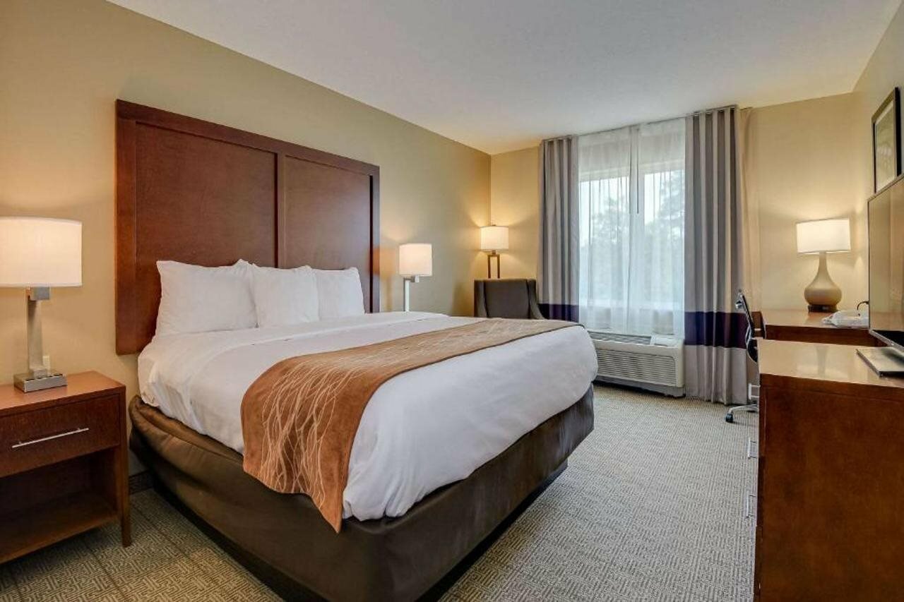 Фото Comfort Inn & Suites