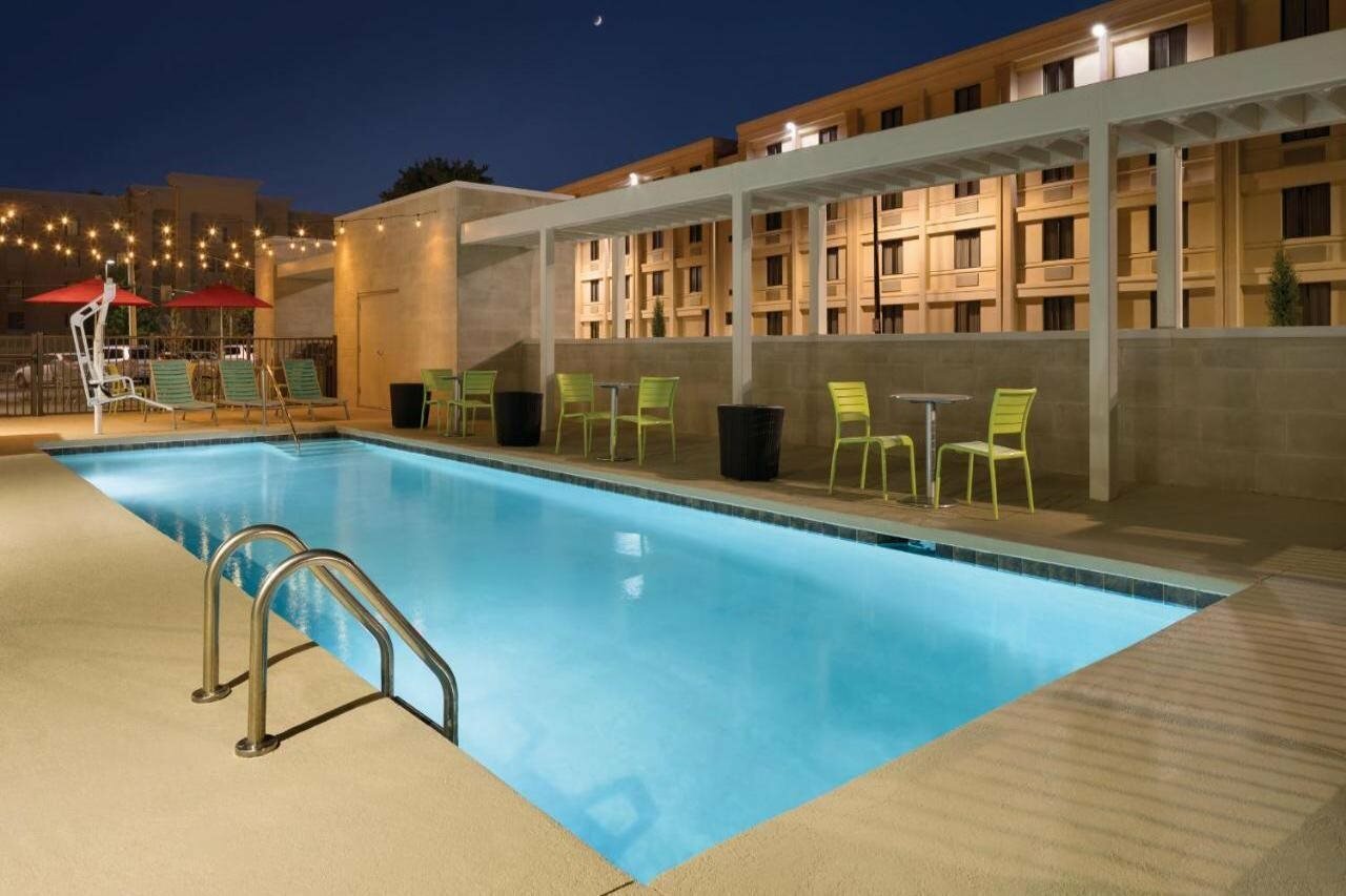 Фото Home2 Suites by Hilton Charlotte Airport