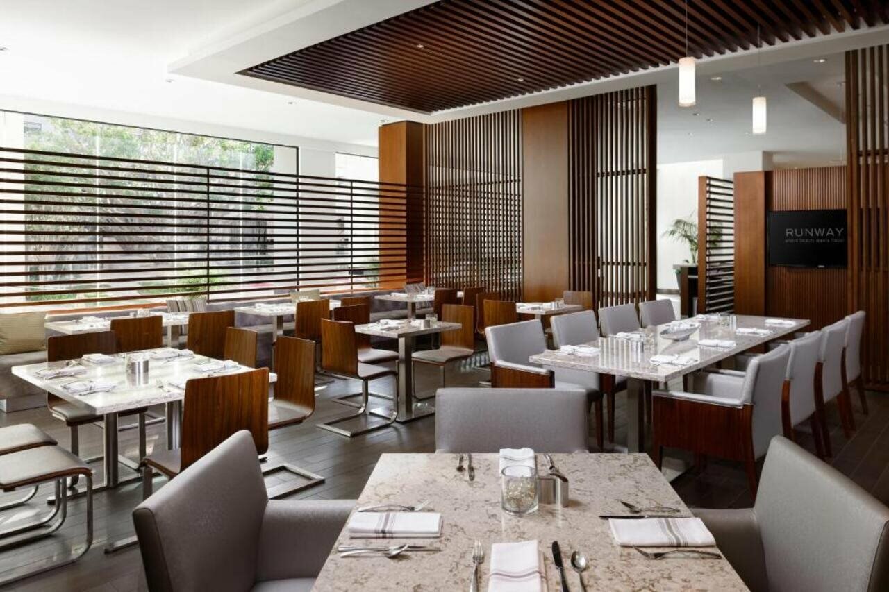 Фото Hilton Woodland Hills/Los Angeles