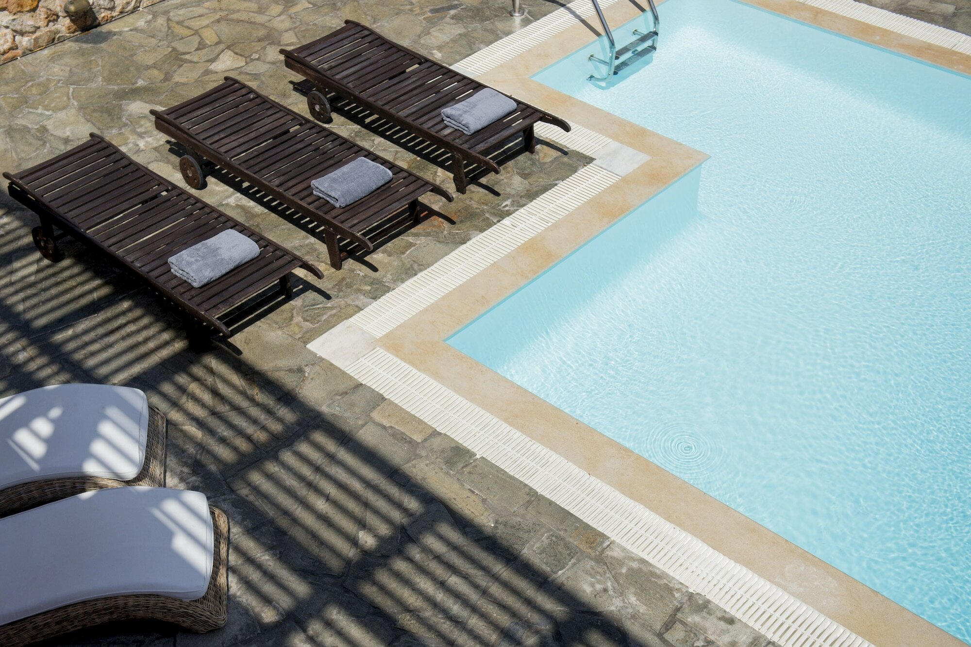 Фото Earino Suites & Villas