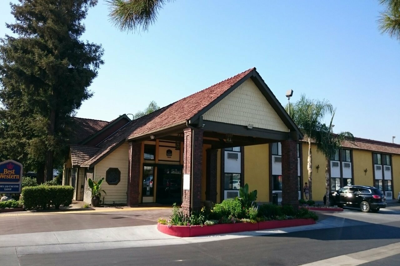 Фото Best Western Town & Country Lodge