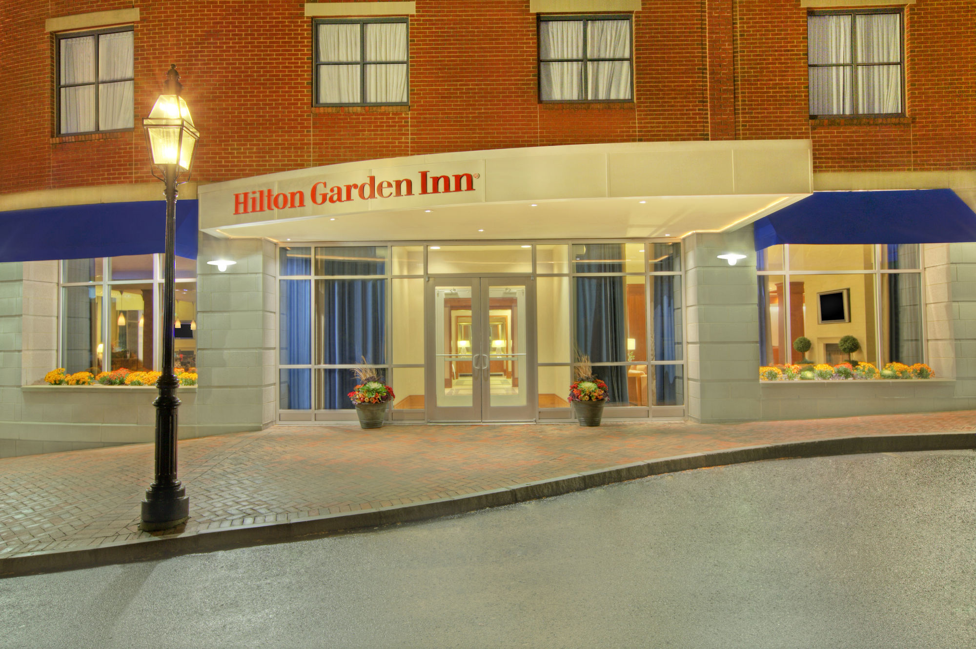 Фото Hilton Garden Inn Portsmouth Downtown