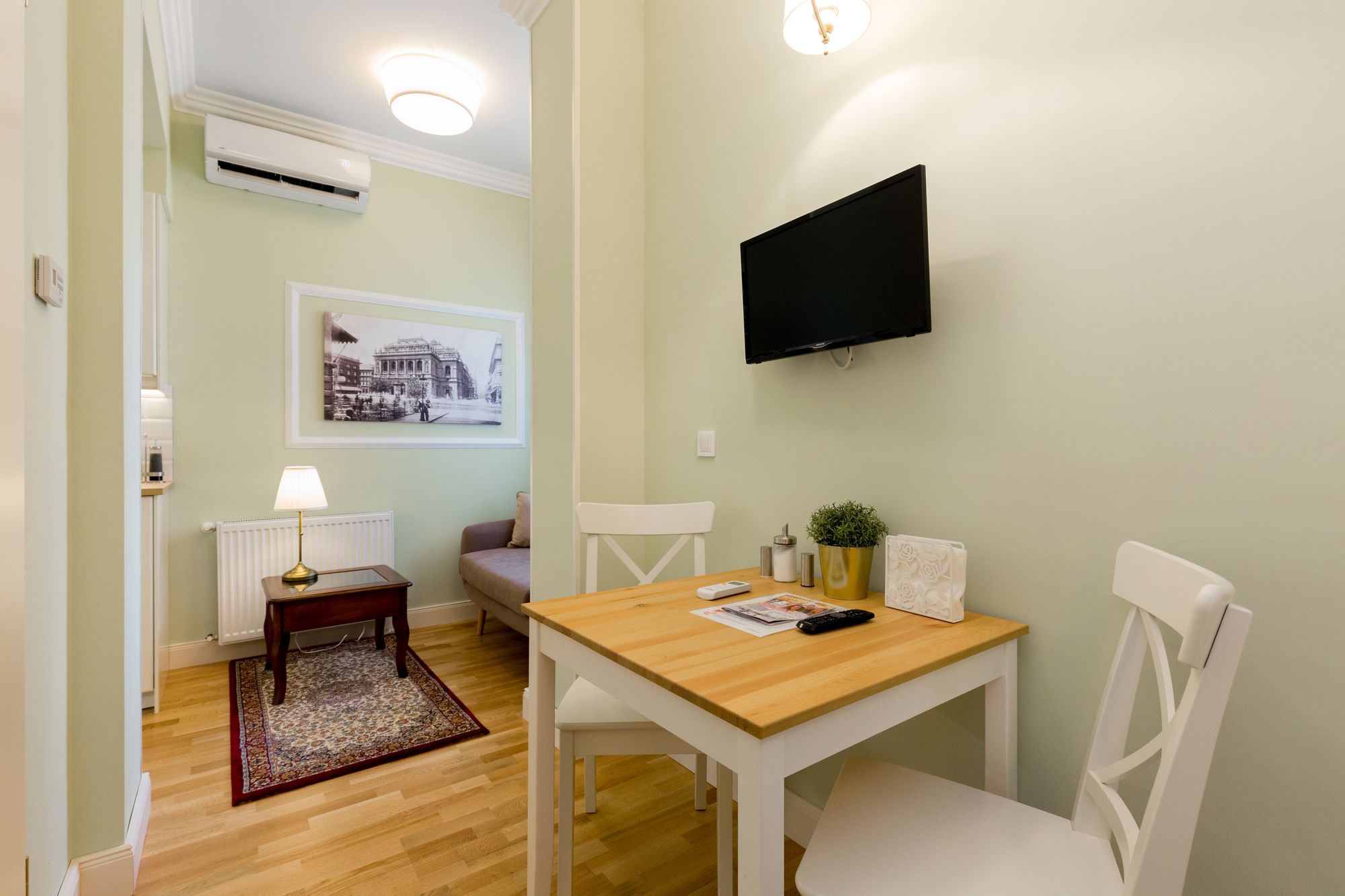 Фото Roland Apartments