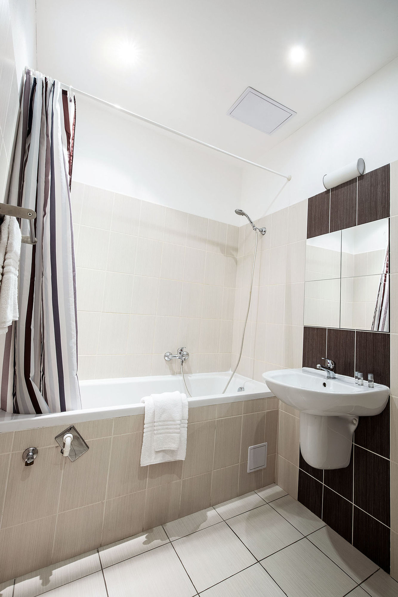 Фото Royal Road Residence