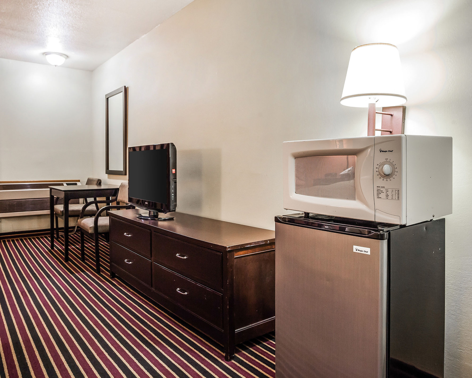 Фото Econo Lodge Urbandale-Northwest Des Moines