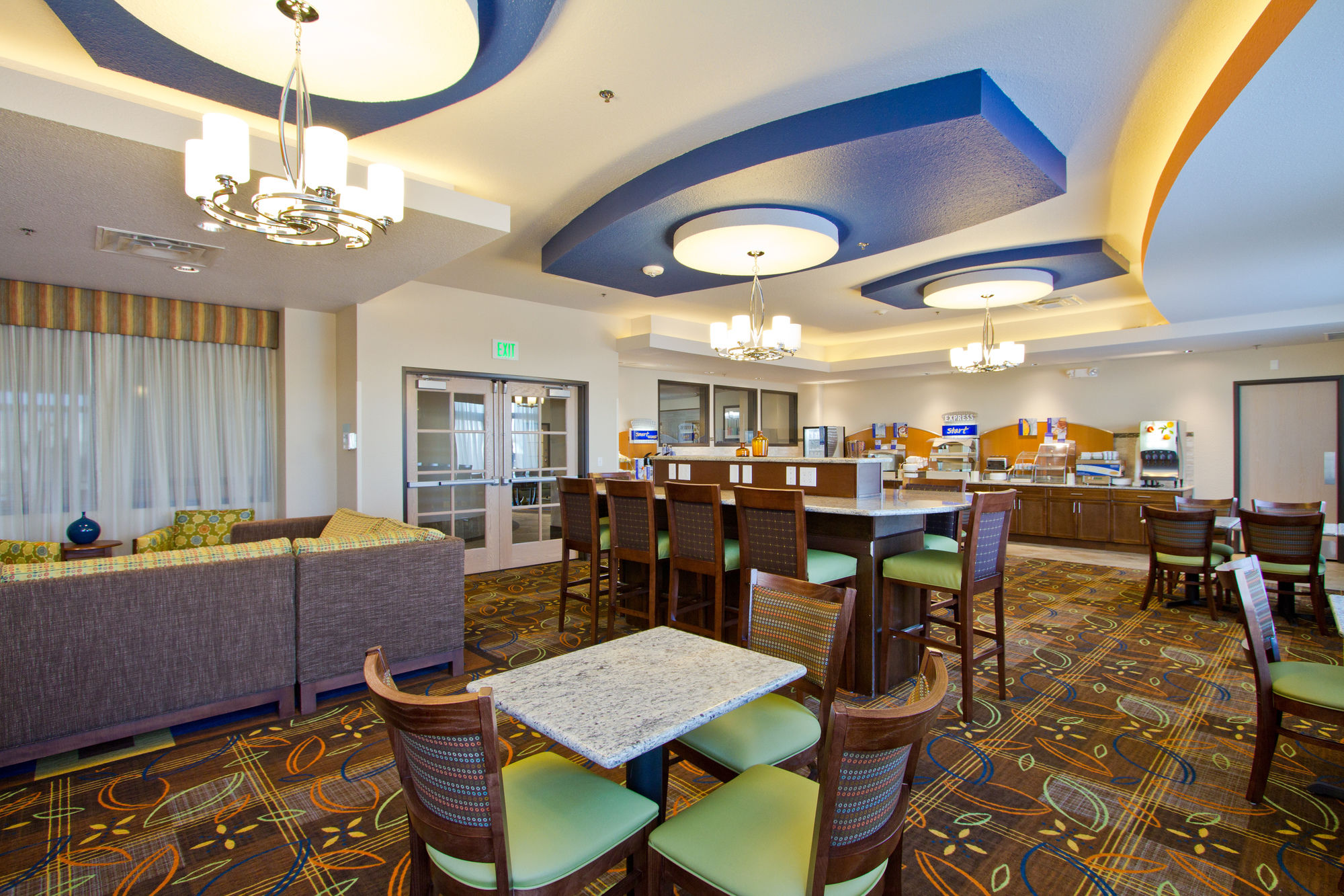 Фото Holiday Inn Express Hotel & Suites Denver East-Peoria Street, an Ihg Hotel