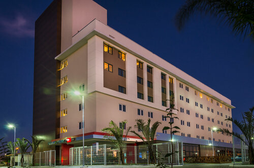 Внешний вид отеля Ibis Porto Alegre Assis Brasil в Порту-Алегри, фото 1