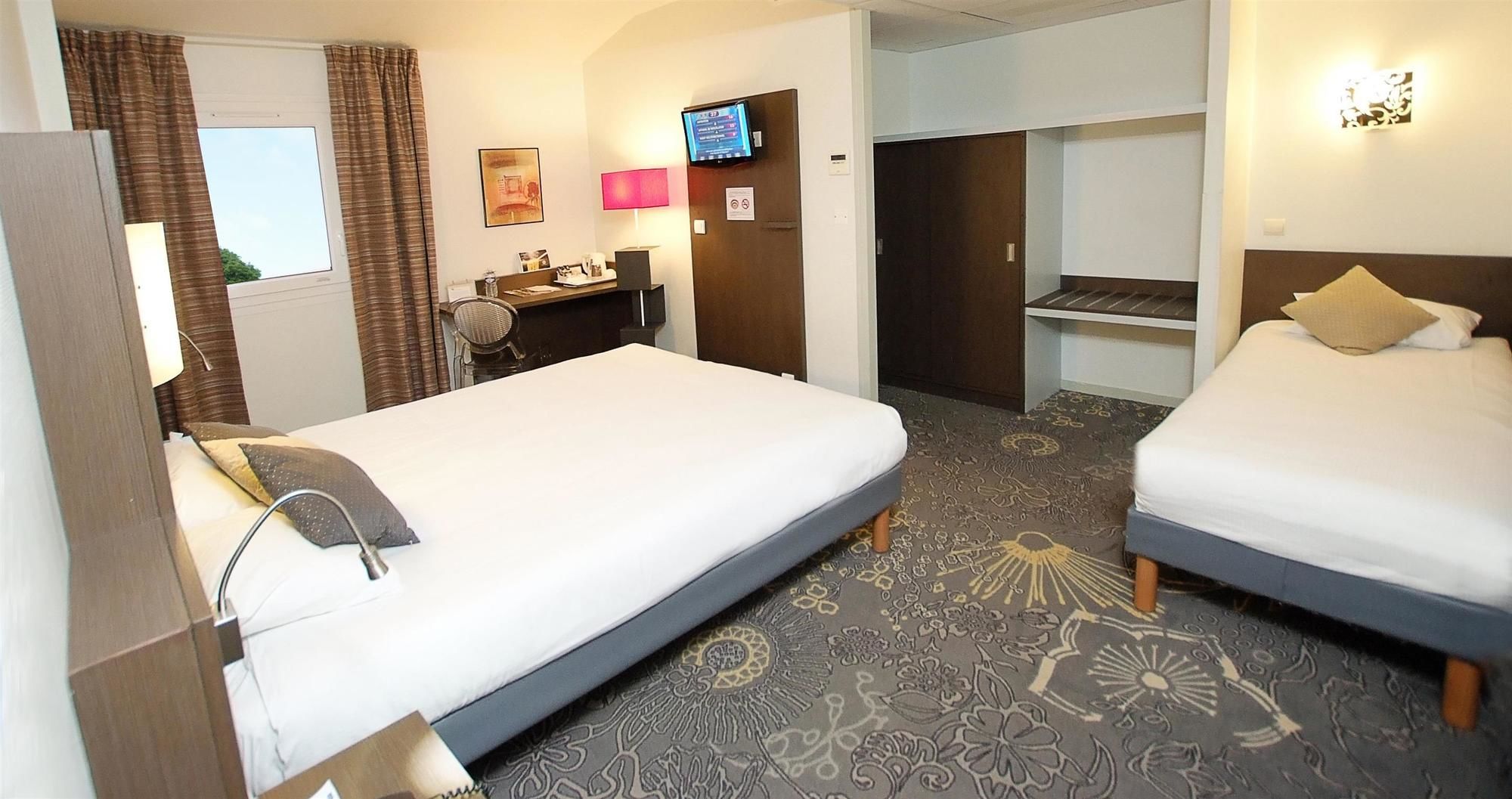 Фото Hôtel Kyriad La Rochelle Centre Ville