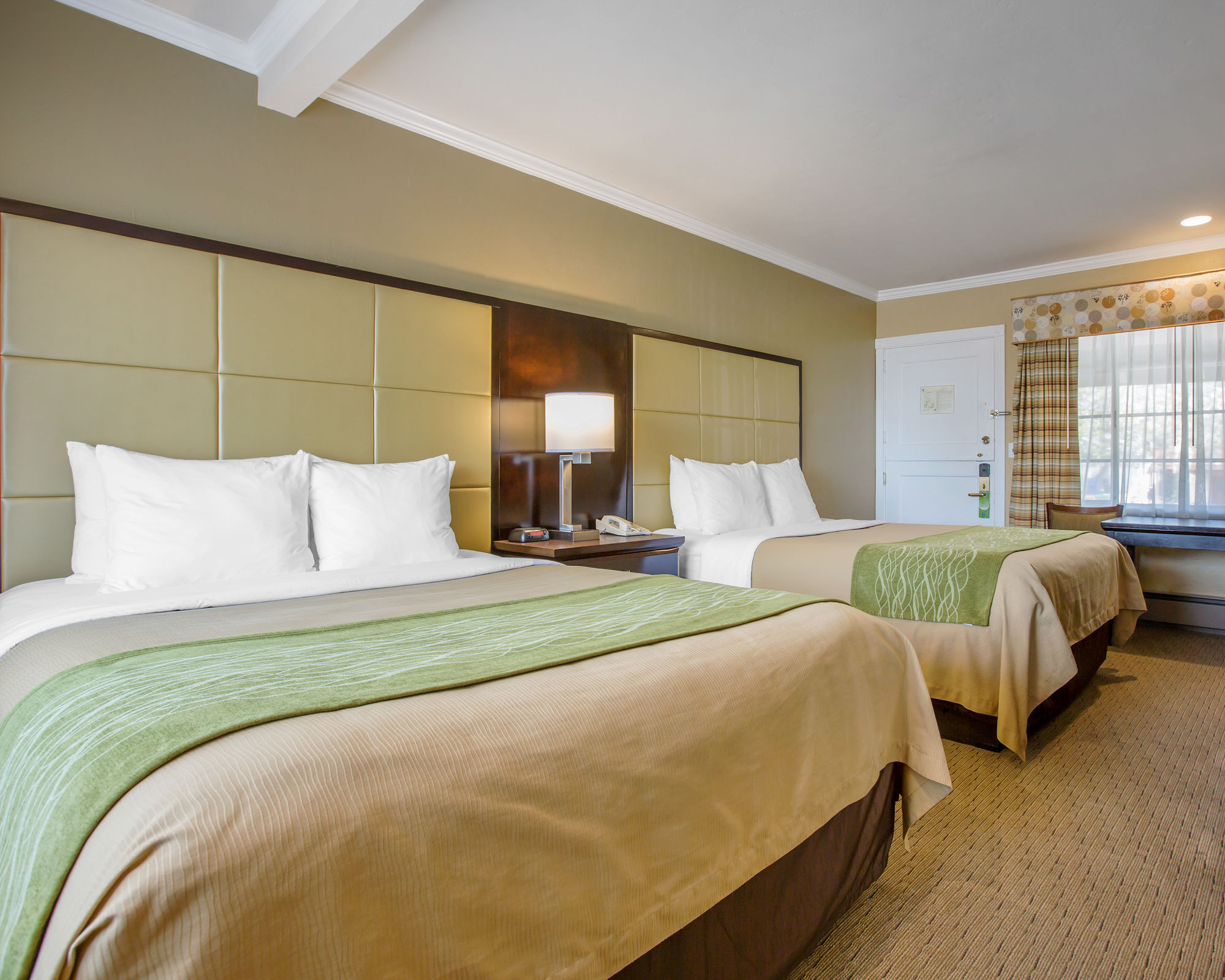 Фото Comfort Inn Carmel by The Sea