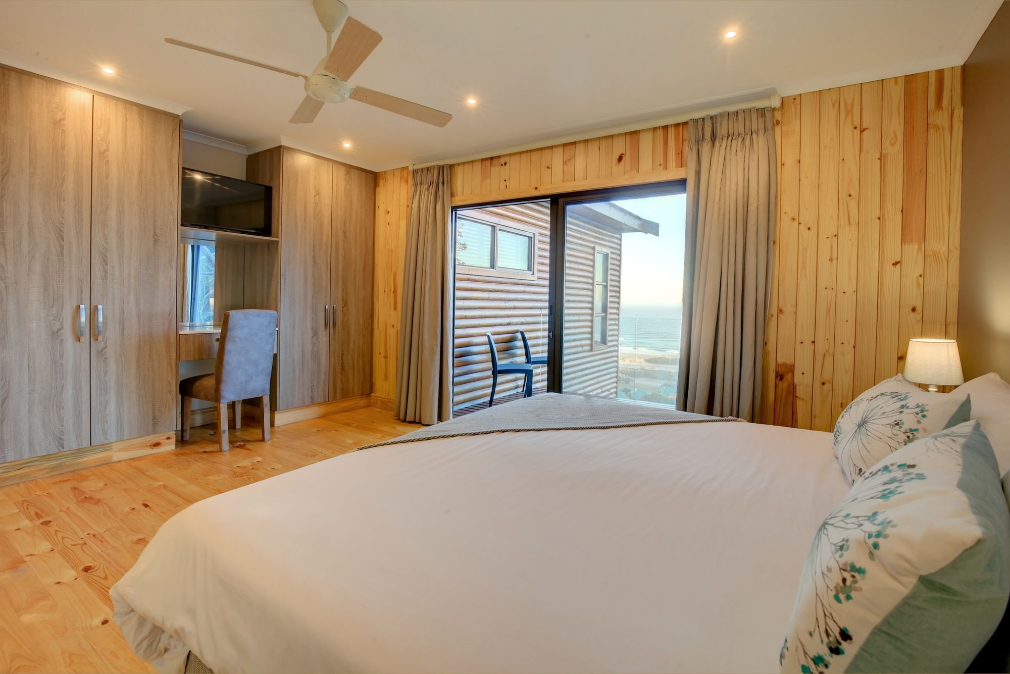 Фото Boardwalk Lodge - self-catering