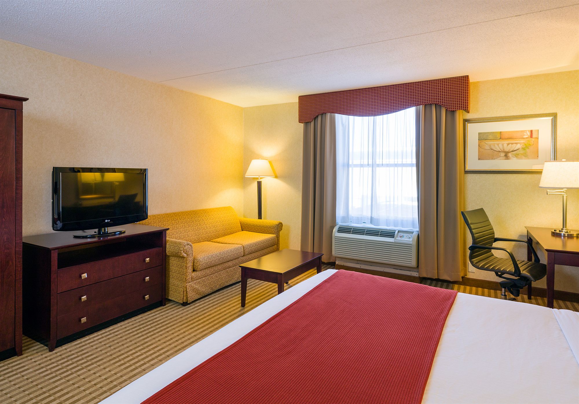 Фото Holiday Inn Express Washington DC East Andrews AFB by IHG